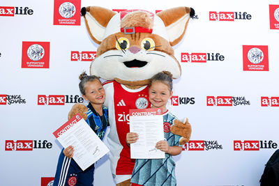 Of je eerste Ajaxcontract ondertekenen! © Pro Shots
