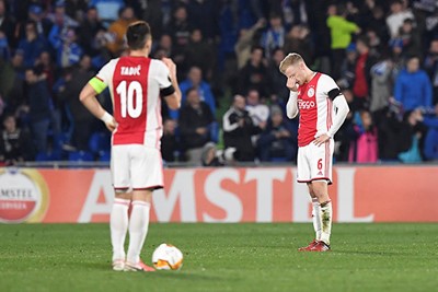 2-0 achter en Donny weet dat Ajax nergens aanspraak op maakt. © Pro Shots
