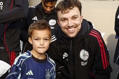 Stoere blik als je op de foto gaat met Regeer. © Pro Shots