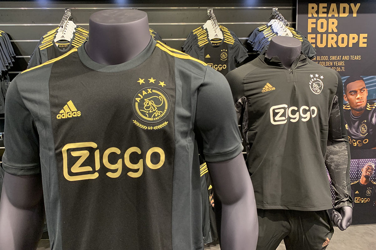 voorkant Londen pakket Ajax presenteert stijlvol derde shirt als ode aan eerste EC1-winst
