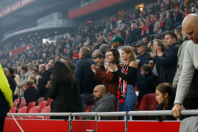 Applaus, ook in de rest van het stadion. © De Brouwer