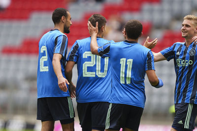 Ajax komt zelfs op achterstand, maar geeft via Jensen razendsnel antwoord. © Pro Shots