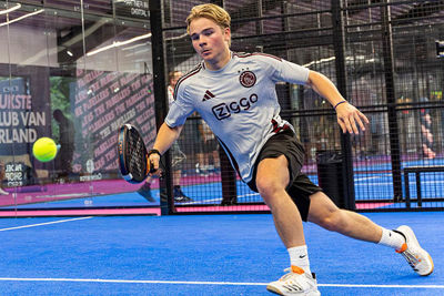 Hij geeft alles om de bal te halen. © Pro Shots