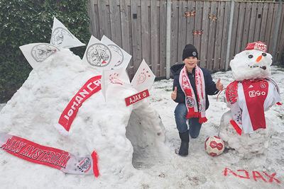 Zelfs een iglo met een sneeuwpop ernaast! © SV Ajax