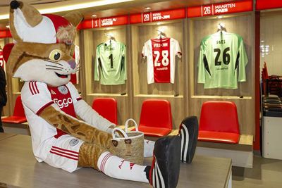 In de kleedkamer van Ajax liggen ook vast paaseitjes. Toch, Lucky? © Pro Shots