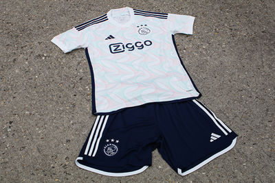 Denk hier nog witte sokk... eh kousen onder. © Ajax Life