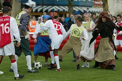 Om niet te spreken van kluitjesvoetbal! © Ajax Images