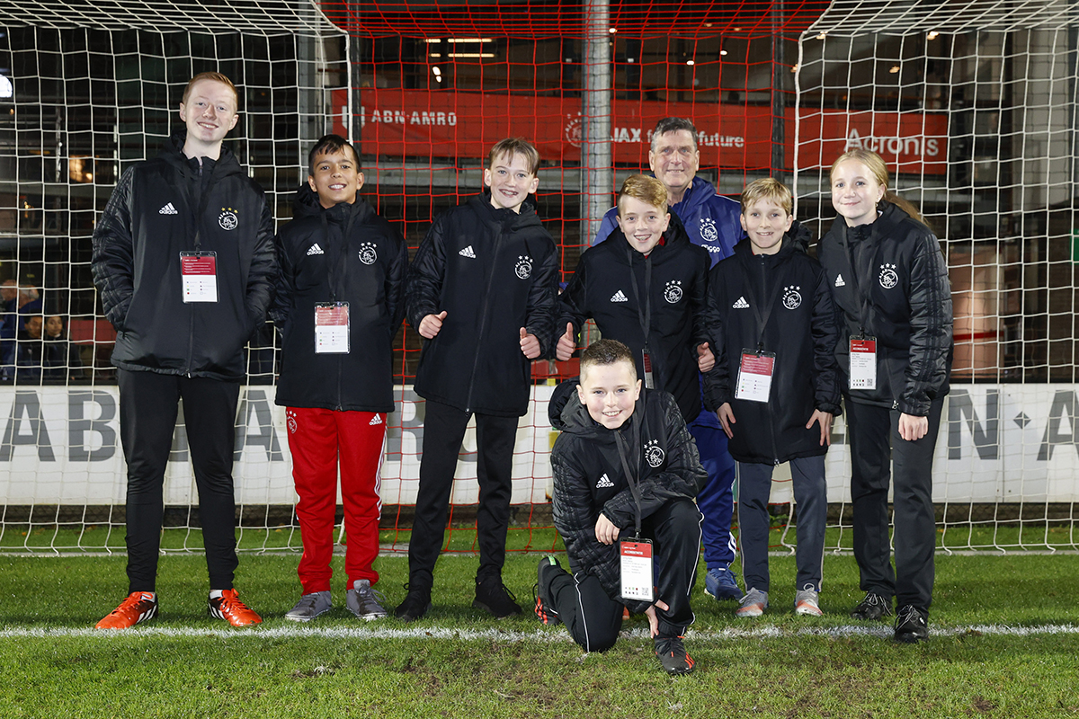 Ballenjongens en -meiden gezocht voor Jong Ajax - Den Bosch