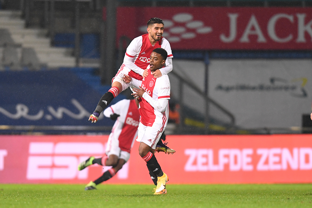 Jongajaxgraafschap2 800