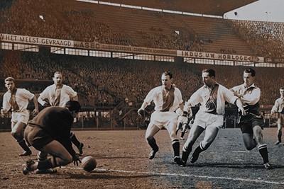 De drie punten gingen in 1957/1958 mee terug naar Amsterdam: 2-3. © AFC Ajax