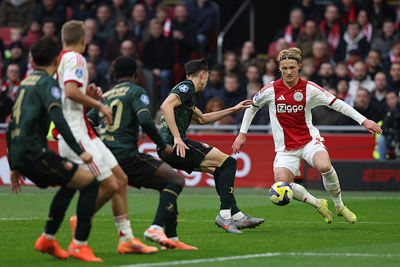 Dolberg speelt echt uitstekend tegen Feyenoord. Einde bericht. © De Brouwer