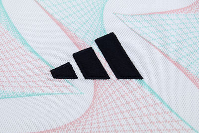 Het Adidaslogo is gemoderniseerd. © Ajax Life