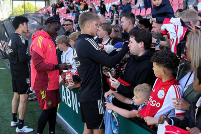 Ook Steur is populair bij de fans. © SV Ajax