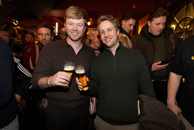 Proosten op een hopelijk mooi nieuw Ajaxjaar. © Pro Shots