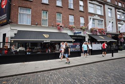 Wandelend door de straten van Dublin kom je dingen tegen... © De Brouwer