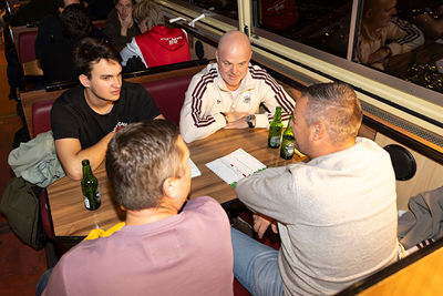 Dan is het tijd om te beginnen met de pubquiz. © Pro Shots