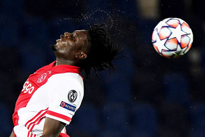 Traoré is sterk, hoor! We zijn benieuwd of hij een tijdje mag blijven staan. © Pro Shots