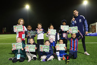 Met een diploma op zak weer naar huis. © De Brouwer