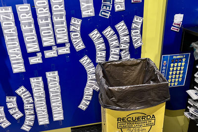 Mikautadze bij de prullenbak? Oké dan. © Ajax Life