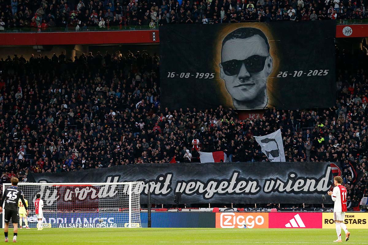 Ploeterend Ajax en groots eerbetoon tijdens Heerenveen-thuis