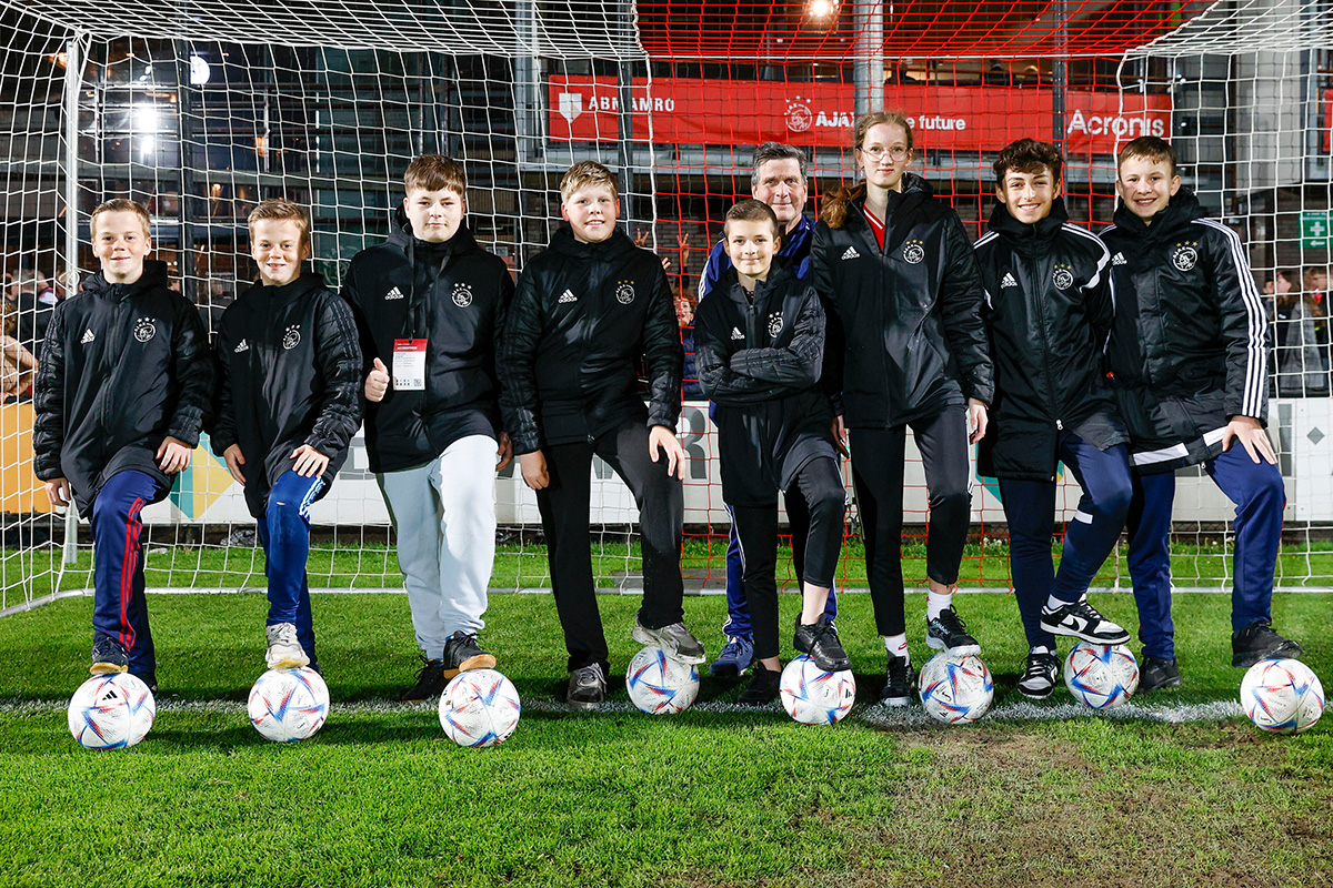 Ballenjongens en -meiden gezocht voor Jong Ajax - FC Eindhoven!