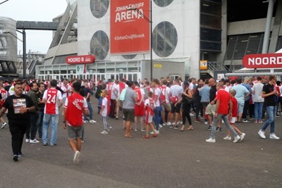 Aangename temperaturen, dus veel Ajaxshirtjes! © SV Ajax