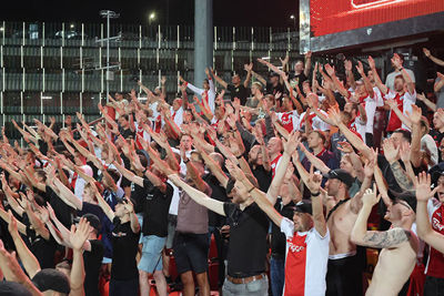Handjes, handjes, handjes. © SV Ajax