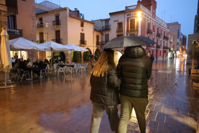 Dan valt ineens de voorspelde regen uit de lucht. © De Brouwer