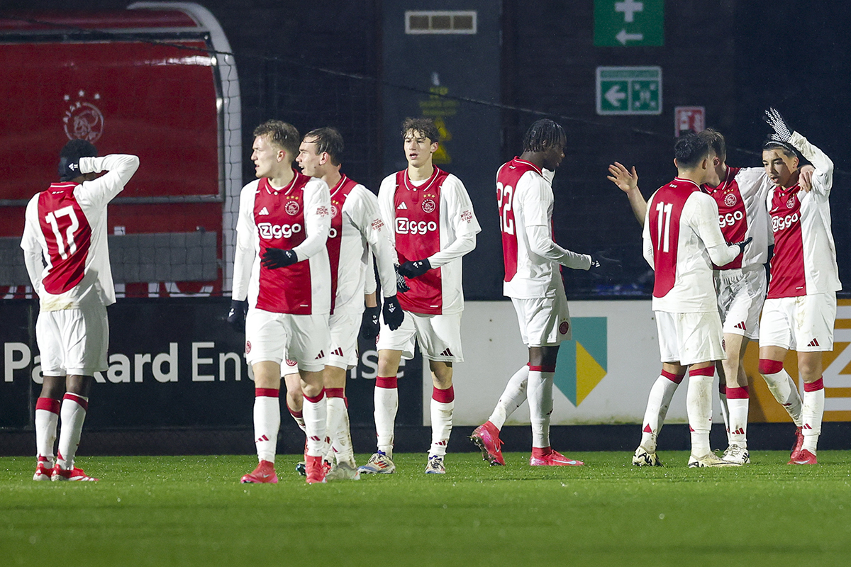 Word ballenjongen of -meid bij Jong Ajax - Vitesse!