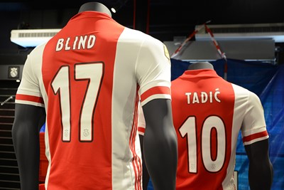 Aan de belettering en rugnummers is niks veranderd ten op zichte van vorig seizoen. © Ajax Life