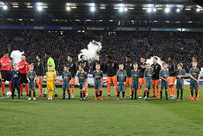 Zo, de wedstrijd gaat nu echt bijna beginnen! © Ajax Kids Club