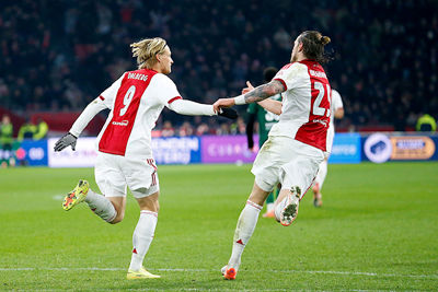 Eén juichfoto in het verslag. Meer vrolijke plaatjes zijn er niet. © De Brouwer