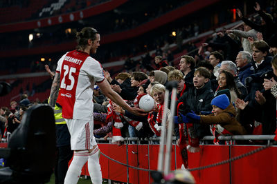 Weghorst maakt hier iemand erg blij. © De Brouwer