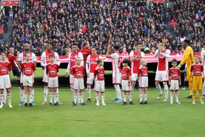 Het is en blijft tof om vlak voor de aftrap op het veld te staan! © Ajax Life