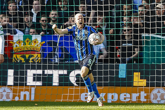 Hij scoort altijd en kan zo mooi juichen! © Pro Shots