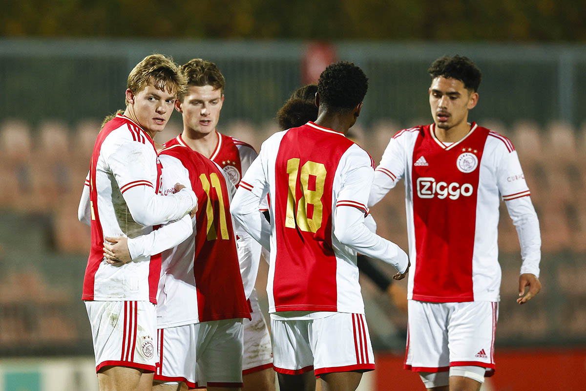 Ballenjongens en -meisjes gezocht voor Jong Ajax - PEC Zwolle!