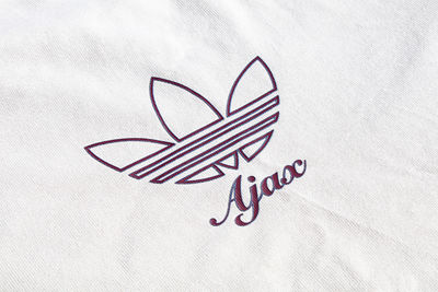 Even inzoomen op de voorkant van het shirtje. © Ajax Life