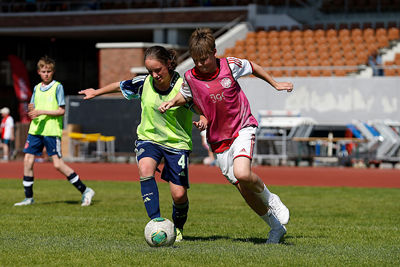 Mooi duel om de bal. © De Brouwer