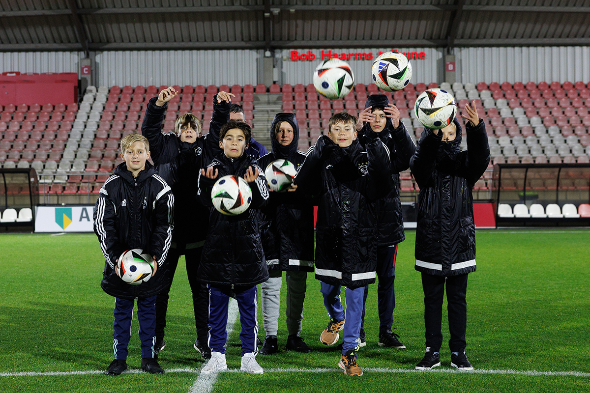 Word ballenjongen of -meid bij Jong Ajax - VVV-Venlo!