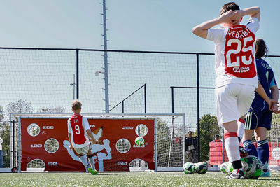 Deze bal gaat richting de tweehonderd. © Pro Shots