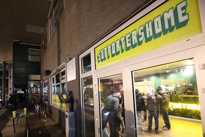 We worden uitgenodigd een kijkje te nemen in het supportershome. © De Brouwer