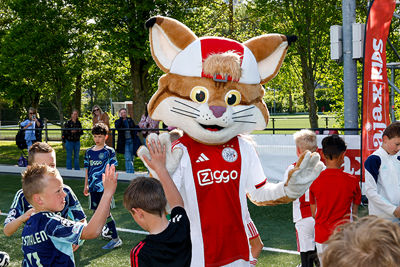 Lucky is een kei in het geven van high-fives. © Pro Shots