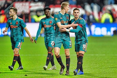ALKMAAR, 15-12-2019 , AFAS Stadium, Dutch Football Eredivisie Season 2019 / 2020. AZ - Ajax 1-0 . Ajax players Perr Schuurs and Dusan Tadic dejected after the lost game