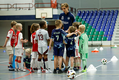 Goed luisteren naar de trainer. © Pro Shots