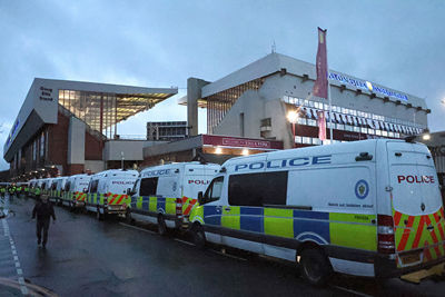 Achter de busjes langs richting het uitvak. © De Brouwer