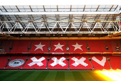 De laatste, thuis tegen VVV-Venlo. Ajaxsupporters versierden de JC Arena. © Pro Shots