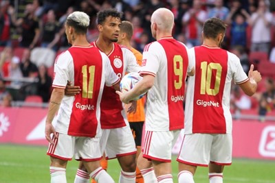 Ajax laat ons driemaal juichen. © SV Ajax