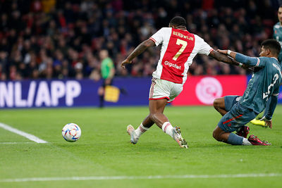 We zien eindelijk weer acties van Bergwijn. © De Brouwer