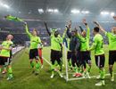 De 3-1 van Viergever tegen Schalke 04 telde eventjes dubbel en voelde bevrijdend. © Ajax Images