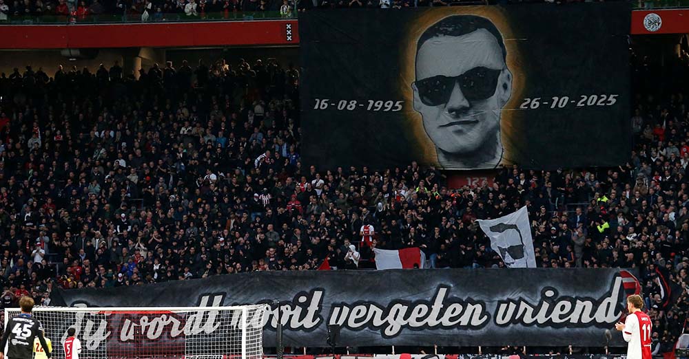 Fotoverslag: Ploeterend Ajax en groots eerbetoon tijdens Heerenveen-thuis